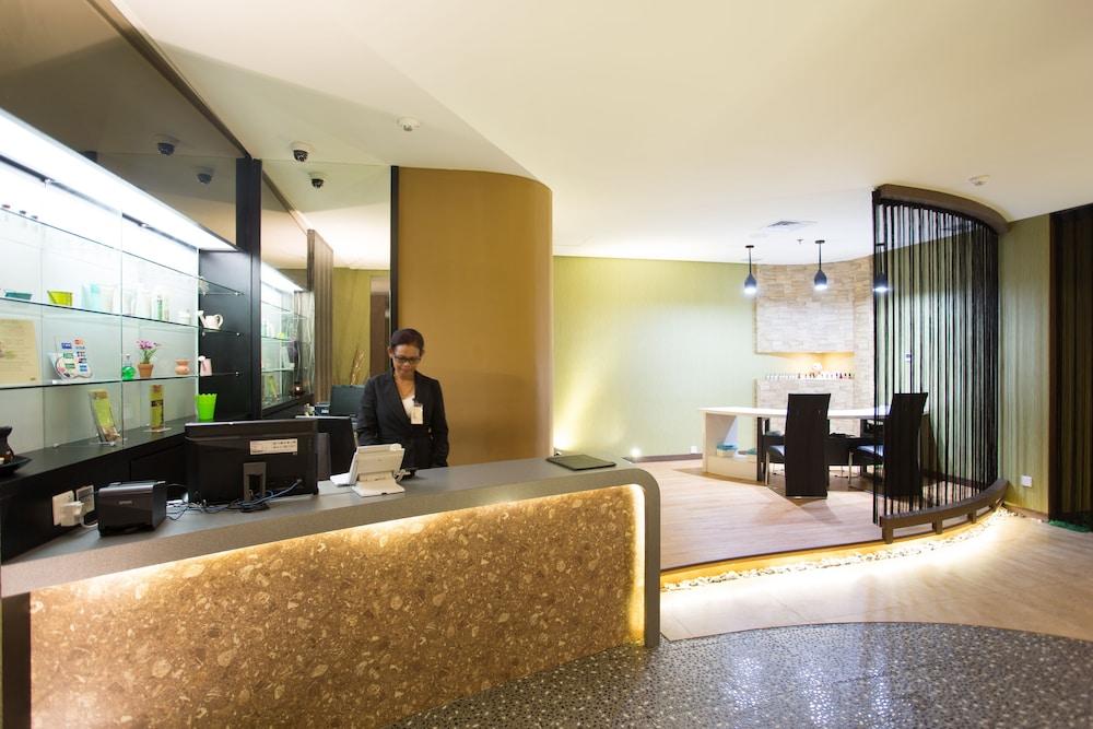 Hotel I Baloi Batam 4*